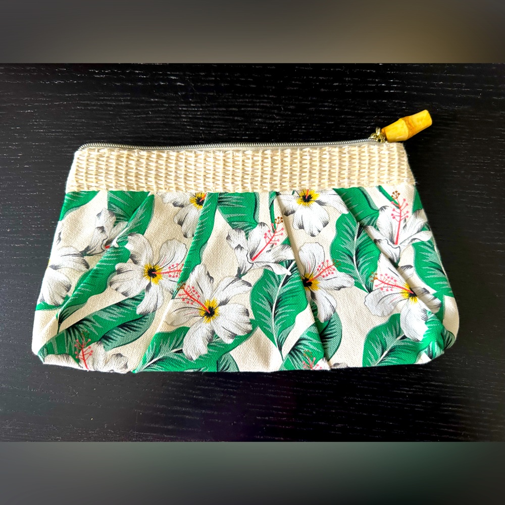 Estee Lauder pouch 👝‎